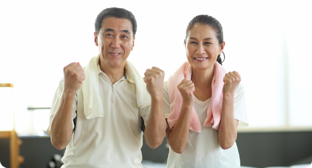 男女が運動するぞ～と意気込んでいる感じの写真